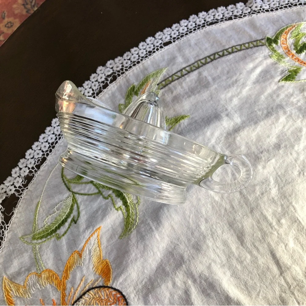 Vintage Citrus Reamer Juice Squeezer. Large Size. Scalloped Handle. 7.5
